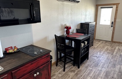 Johnson City Cabin | Rockin’ Pony Silver Dollar Winery Hill CountrynWinery, Cidery & Bistro