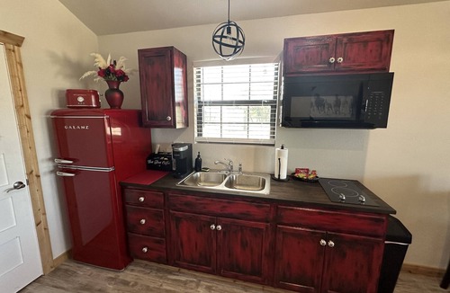 Johnson City Cabin | Rockin’ Pony Silver Dollar Winery Hill CountrynWinery, Cidery & Bistro