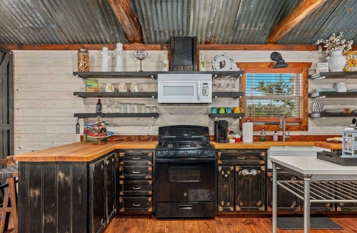 Fredericksburg Cabin | Rockin' R - Mason Jar Cabin