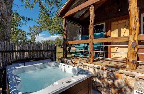 Fredericksburg House | Rockin' R - Morning Star Cabin