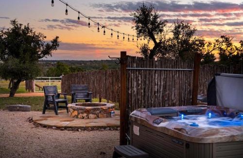 Fredericksburg House | Rockin' R - Shining Star Cabin