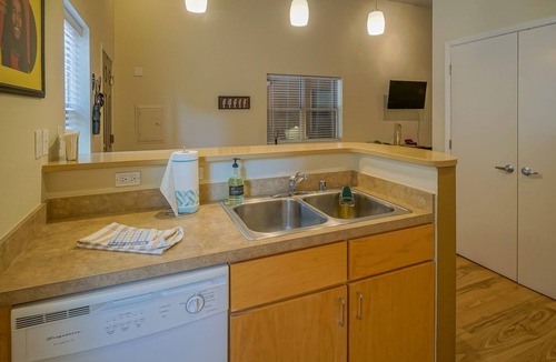 University Heights Apartment | Rockin' Studio in Bricklight District, walk to UNM
