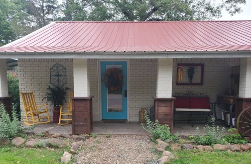 Muse Apartment | Rocking Horse Getaway @ Heaven's Gate RV and Retreat