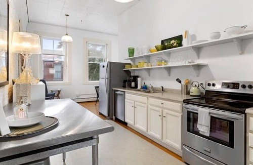 Rockland Apartment | Rockland Central, downtown walk to everything!