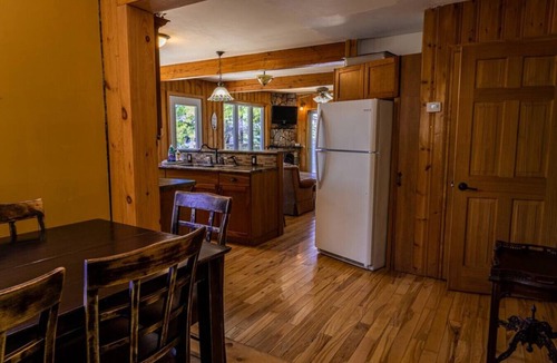 Monetville Ski Chalet | Rockpoint Haven @ Paradise Cove - Lake Nipissing