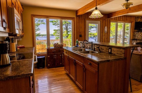Monetville Ski Chalet | Rockpoint Haven @ Paradise Cove - Lake Nipissing