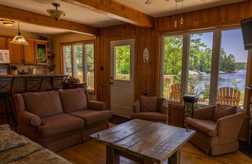 Monetville Ski Chalet | Rockpoint Haven @ Paradise Cove - Lake Nipissing