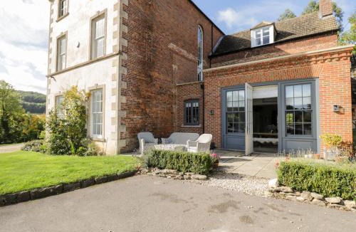 Dursley House | Rockstowes House