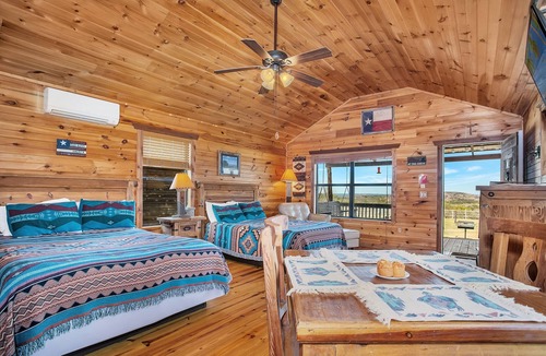 Fredericksburg Cabin | Rockview Cabin 4 | Sleeps up to 4 | Spectacular Views of Enchanted Rock!