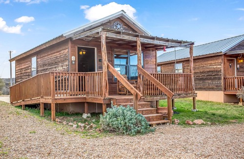 Fredericksburg Cabin | Rockview Cabin 4 | Sleeps up to 4 | Spectacular Views of Enchanted Rock!