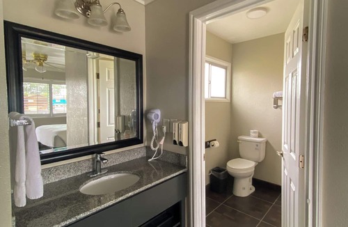 Morro Bay Hotel | Rockview Inn and Suites - Morro Bay CA