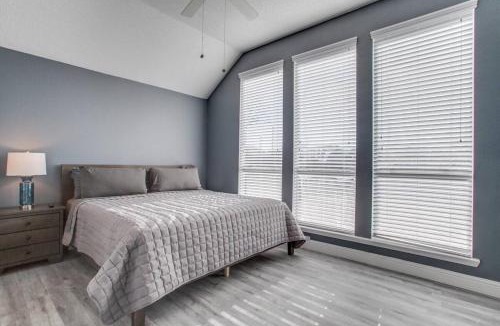 Elmo Ski Chalet | Rockwall Getaway for 6