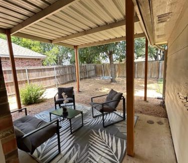 Elmo House | Rockwall Harbor Retreat
