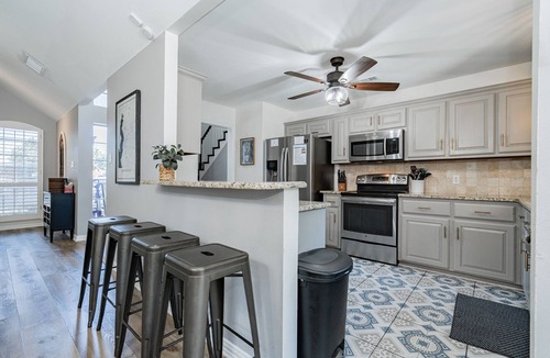 Rockwall House | Rockwall Lux Retreat💥Pool&Spa💥Covered Patio-5min walk downtown-Parks-Trails-Lake