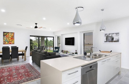 Bundanoon House | Rockwall - Pet-Friendly - Fire Pit
