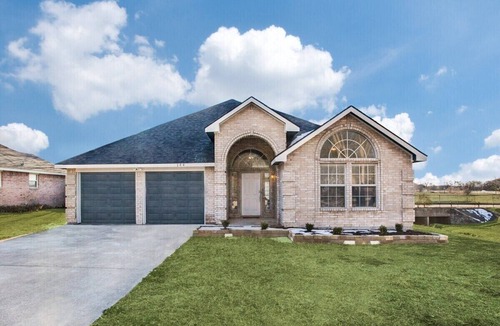 Elmo House | Rockwall Retreat: Walk to the Lake