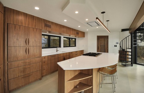 Buchanan Dam House | Rockwood Retreat at Inks Lake