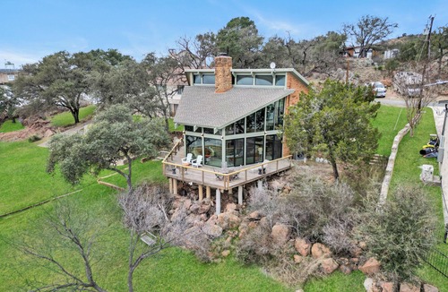 Buchanan Dam House | Rockwood Retreat at Inks Lake