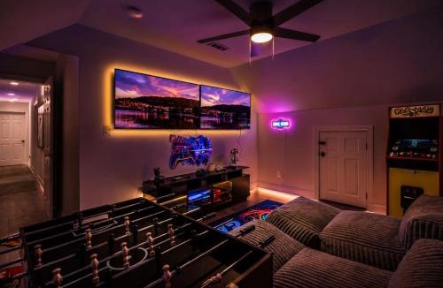Rocky Mount House | Rocky Mount Retreat Hot Tub Firepit Gameroom