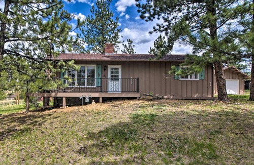 Carriage Hills House | 'Rocky Mountain Breezes' Cabin: Grill + Deck!