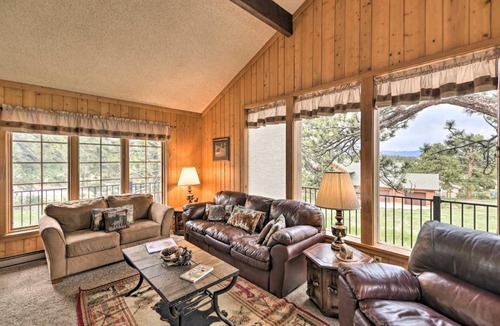 Carriage Hills House | 'Rocky Mountain Breezes' Cabin: Grill + Deck!
