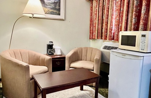 Renfrew Cabin | Rocky Mountain Lodge - Luxury Suite