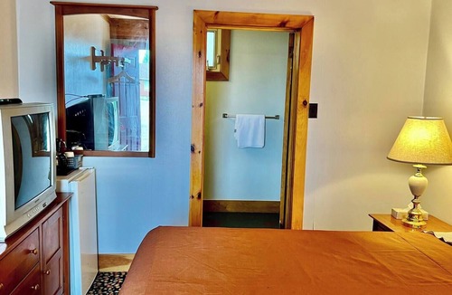 Renfrew Cabin | Rocky Mountain Lodge - Standard Room, 1 Queen Bed