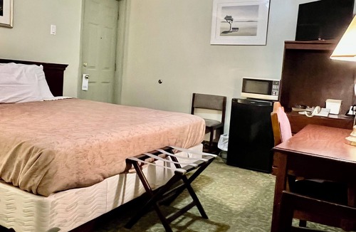 Renfrew Cabin | Rocky Mountain Lodge - Standard Room, 1 King Bed