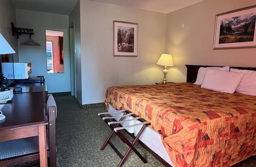 Renfrew Cabin | Rocky Mountain Lodge - Standard Room, 1 King Bed