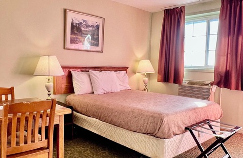 Renfrew Cabin | Rocky Mountain Lodge - Standard Room, 1 King Bed