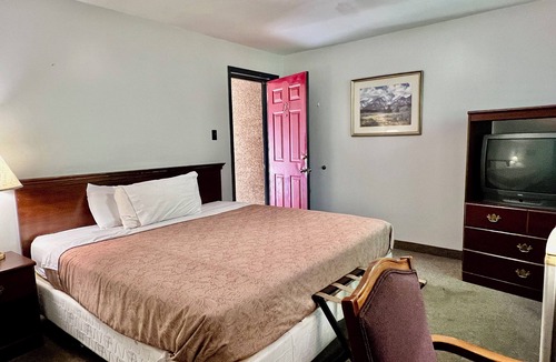 Renfrew Cabin | Rocky Mountain Lodge - Standard Room, 1 King Bed