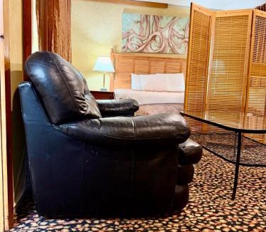 Renfrew Cabin | Rocky Mountain Lodge & Suites