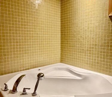 Renfrew Cabin | Rocky Mountain Lodge & Suites