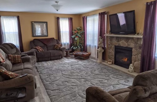 Lackawaxen House | Rocky Road Chalet - Masthope