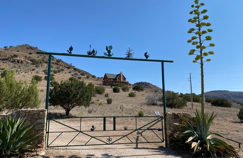 Marfa House | Rocky Top Cabin: Near Alpine and Marfa with views!
