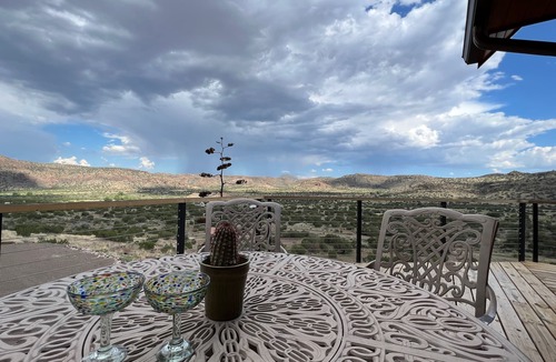Marfa House | Rocky Top Cabin: Near Alpine and Marfa with views!