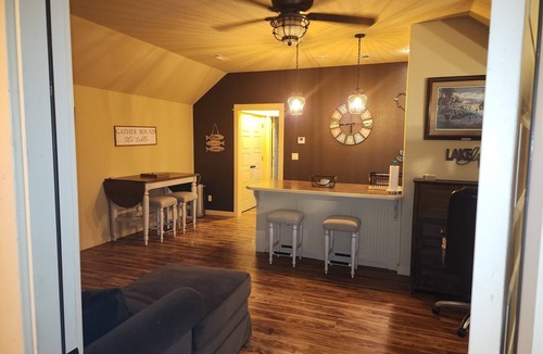 Eureka Springs Apartment | Rocky Top Garage Apartment on Beaver Lake