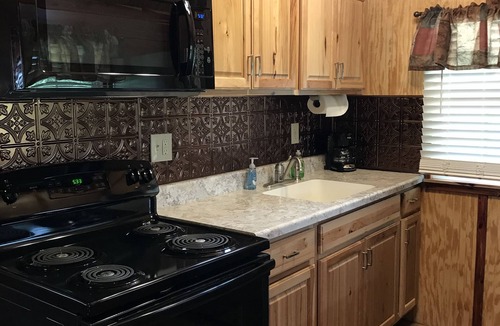 Hughes County Cabin | Rocky Top Winery Beautiful Rustic Cedar Cabin