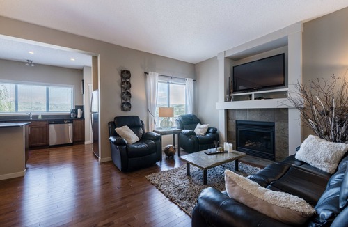 Cochrane House | Rocky View Resort.