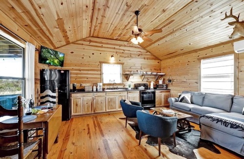 Fredericksburg Cabin | Rockyridge Cabin-hill Country Views-20 min to Fred