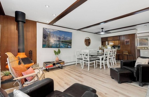 Estes Park Ski Chalet | Rocky’s Riverside Retreat - heated pool, river access