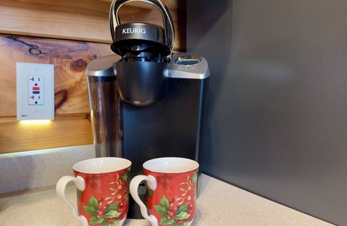 Sevierville Cabin | Rod Run Wknd Open/Beautiful Mnt Sunset View/NO PETS/Hot Tub/Closest 2 Dollywood