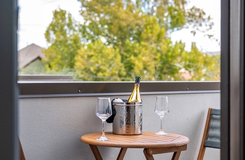 Neartown House | Rodeo House-Luxury-Modern-Pool-Rooftop Deck-Balcany-Skyline View-Sleeps 14