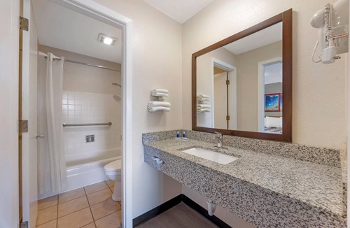 Albany Hotel | Rodeway Inn Albany