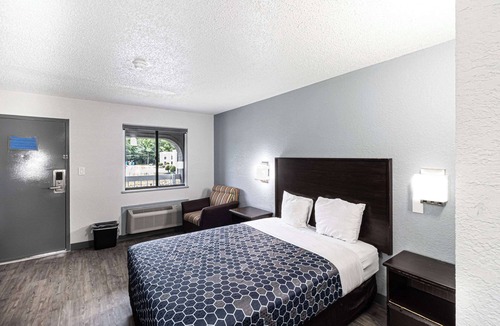 Hopewell Hotel | Rodeway Inn At Fort Lee