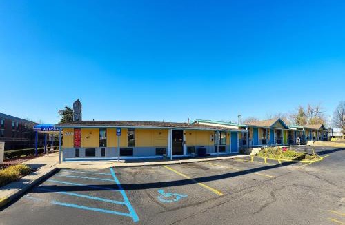 Auburn Hills Hotel | Rodeway Inn Auburn Hills - Detroit
