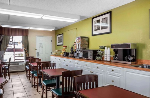 Gracewood Hotel | Rodeway Inn Augusta South