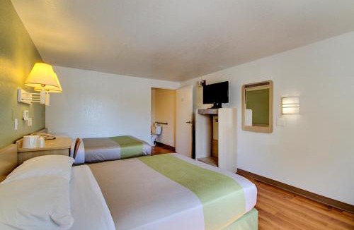 Woodlawn Hotel | Rodeway Inn Baltimore West