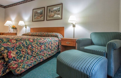 Bedford Hotel | Rodeway Inn Bedford