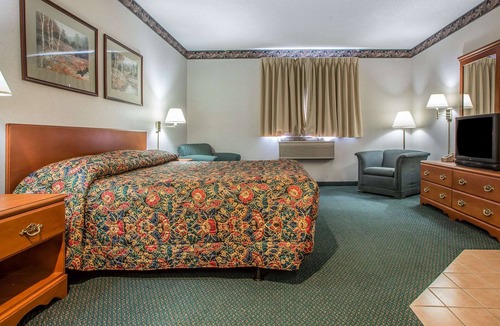 Bedford Hotel | Rodeway Inn Bedford